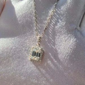 1c emerald moissanite necklace